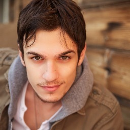 Actor, animal activist, extrovert, astrology junkie, hopeless romantic, baker, organization extraordinaire. Moms love me.