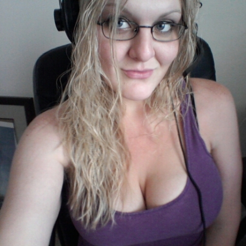 Happily married to @Pontiffication. Love #beer, #cigars, #mma, #nfl, #sex, #politics, #outdoors #gaming & bitch duties. I am adorkable, I love it!