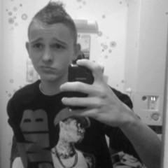 FOOTBALL 

Suis moi je te suis :)
