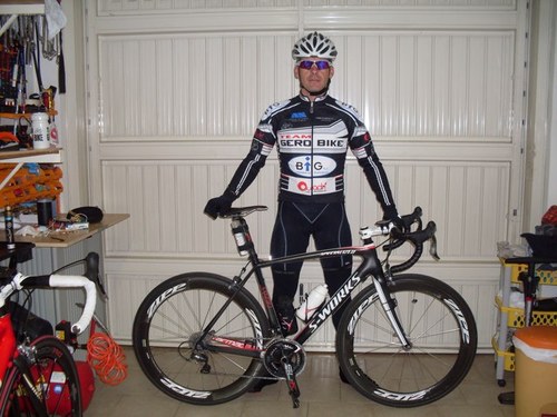 sportivo,dinamico amo le bici da corsa e correre a piedi sotto la pioggia,amo la musica epic metal e gotica
