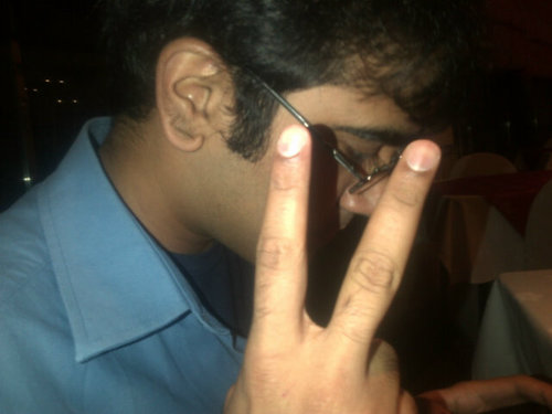 Bored loser, internet abuser, music lover, football addict, sci-fi geek & weirdo. yeah i think that about describes me.