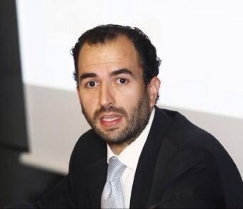 Advise on M&A, cross border transactions, private equity & startup investments.