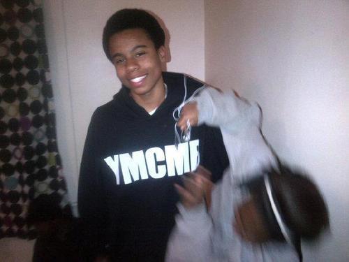 Trayvon Jones.......that nigga fwm....i go to bosse.... freshmen...Follow me doe #Followback