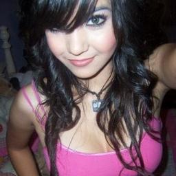 SofiSan97's profile picture. Soy una chica alegre, soñadore y un poco loca. Me gusta salir por ahí, pintar y los chicos guapos 3 Vivo en Granada, y si quieres conocerme ponme un tweet ;)