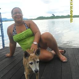 N tenho mta coisa p oferecer aos meus.
Apenas consigo me entregar por inteiro,
se me aceitarem,
assim,
simples...
Da forma que estou,
do jeito que sou.
