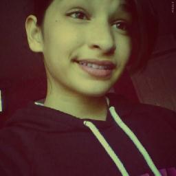 follow me pleaseee ^-^ and i promise i'll follow back :}
