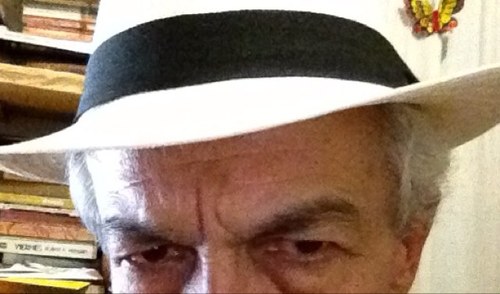 Campesino ilustrado de la UdeA, periodista libertario, bohemio traginado y fiel a todas las mujeres del mundo.