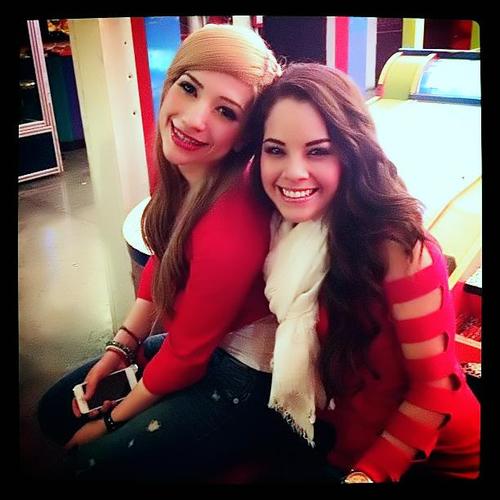 Fan de @JazminconJ & @ArelyTellez.. soy feliz solo porque ellas existen!, MY LIFE IS #Armin )