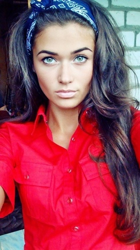 BRUNETTES do it better.