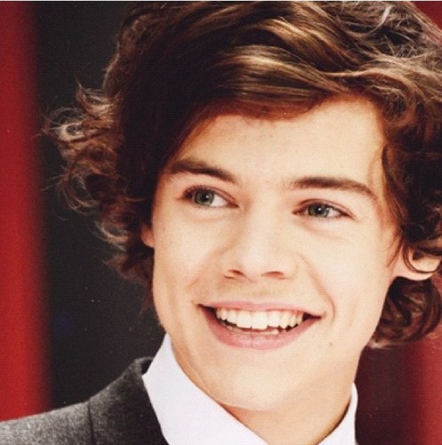 I really hope i could get a follow from one direction and justin one day:)