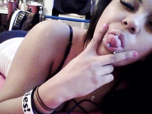 -ⓢⒾⓃⒼⓁⒺ
-EDM&&Country
-boys&&girls
-dimples
-fun sized 4'11 (:
-i tell it how i see it [BLUNT]