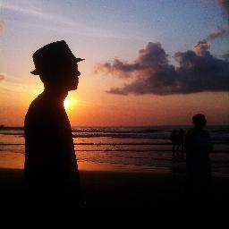 Script Fighters dan gemar turunan sambil naik sepeda..