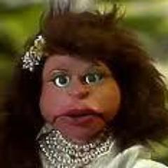 PrecariaFlores's profile picture. 