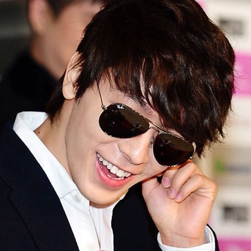Lee Donghae born in 15 Oct 1986 I'm just bot not real (: my angle is elf .