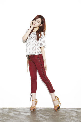 #KPBfam ฟานี่หมีน้อย แห่ง snsd ค่ะ. ' ฟานโสด ฟานน่ารัก ฟานสวย(?) ยินดีที่ได้รู้จักนะคะ ที่สำคัญ ฟานรักเด็กดาวนะ 5555555 # จับจูบ (?)