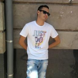 je  suis calm  j'aime  les  filles  qui sont sexy  et belle  jaime la music  j'aime  allah
