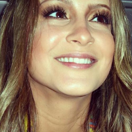 Twitter-fã da @ClaudiaLeitte no Espírito Santo.
''A Esttrela mais Brilhante do céu é a nossa Guia''. 
Atualizado por: @lucianamilka e @Rafaaeels
