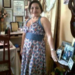 Profesora de profesión.... creo en Dios y en él depósito mi fe... mi vida la dedico a la familia y al trabajo en las aulas....mis hij@s y niet@s son mi premio