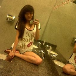 KarolJiimenez's profile picture. Yo Soii Una Nena ReuniiKa ii Siin NiinGun Viiciio..!! Aww MiienTo Sii tenGo uno ii es el De sTar Bn enamoraDa De Mii Bbe ❤ (( Bairon Bermudez❤ ;))