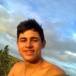 (: Aquele Que Apesar De Tudo & De Todos Ainda Tenta Ser Feliz