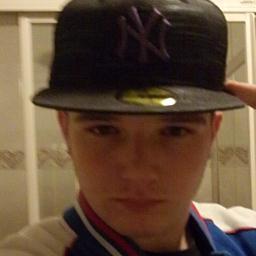 #Tattoed ,Fitness, #Medebeheerder @Ajaxschare, #Rotterdam noord #Streetfame #Tupac  #student #BBM Ping:26D59F48 NF=NFB..  
T,