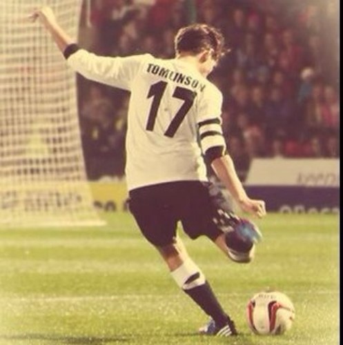 InfinitelyNiam's profile picture. Two of the billion girls who share 5 sexy homosexual husbands. :) Our personals: @triciaadelarosa and @rawritsfaye