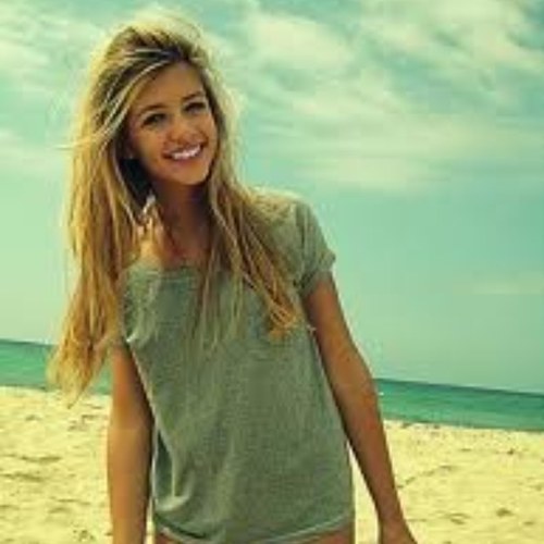 Just tweeting about big booties and blonde hair. OBSESSED WITH TIMEFLIES