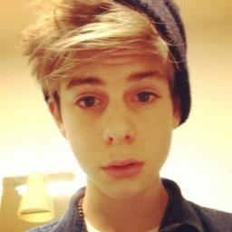 Si je te follow , follow back ou j'unfollow 
#Boydirectioner
#Boybelieber