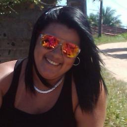 Nem todas as princesas,usam vestidos chiques, coroas e sapatos de cristal. Muitas estão escondidas por ai, usando seu all star , com seu fone de ouvido e sendo