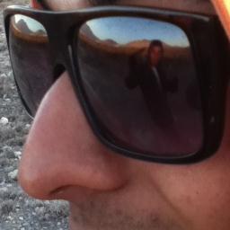 Cuando un hombre se aleja de la naturaleza su corazón se vuelve duro.
                   Lakota.