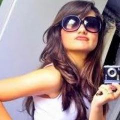 ~ α gαrotiinhα imperfeitα,
αqeelα qeê chorα de dor,
αqeelα qeê ja sofreu poor αmor,
αqeelα qe sαbe se αrrepender (L)