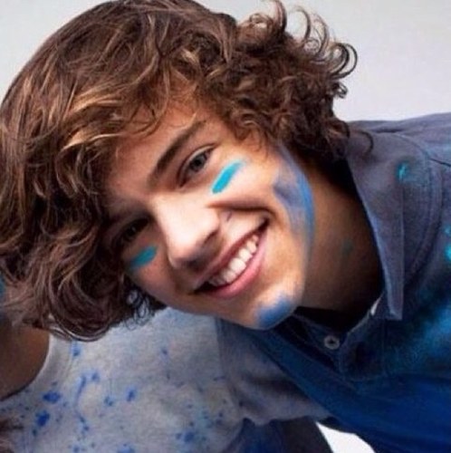 Miley e One Direction são o motivo do meu sorriso todos os dias.  Smiler e Directioner, viciada em Casi Angeles e PLL #radiatelove  ❤HarryStyles❤