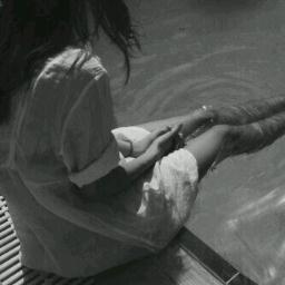 ااككثر الاشيااء وجعاا اان نصبح غربااء بعد محبه عميقه ×_×