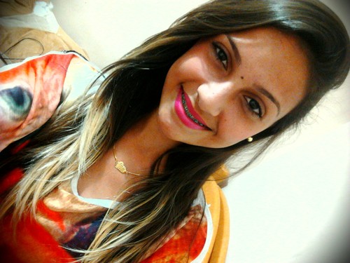 Vai atrás do que te faz feliz,não importa oque os outros vão dizer. O importante é o seu sorriso, o importante é vc estra bem, e em primeiro lugar se ame.