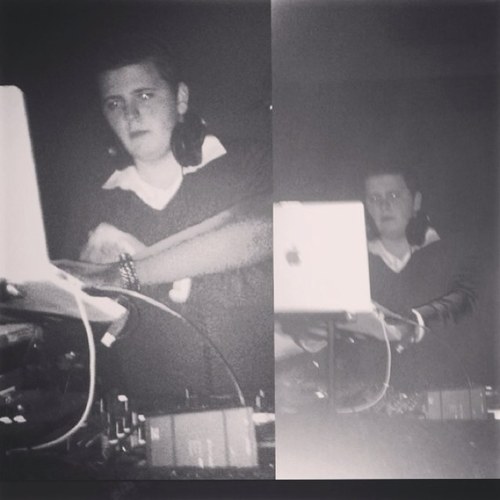 Ecoute ma music si taime pas me suis pas!!!! 
Facebook: dj dirty play
Instagram: DIRTY PLAY
Soundcloud: dj dirty play