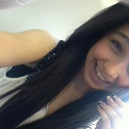 Envidiosa, celosa, trolera, amistosa, graciosa :P. Soy esa clase de chica que sea como sea te pone una sonrisa de oreja a oreja :$. GabrielCerroGarcia(LL4).