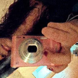 Gaúcha , Corinthiana , 14 anos, sou louca , chata , irritante, idiota , ingenua , maas sou feliz desse jeito .