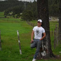 Ing. Administrador de Sistema, practico el futbol, me la haces me la pagas n_n simple, vive y deja vivir xD