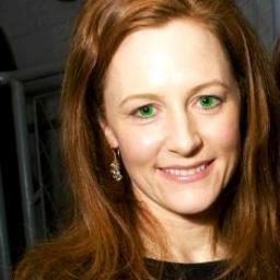 Gryffindor. Casada con James Potter. Hija de muggles. buena estudiante cuando iba a Howgarts y muy orgullosa de mi pequeño. #SpanishHPFakes
