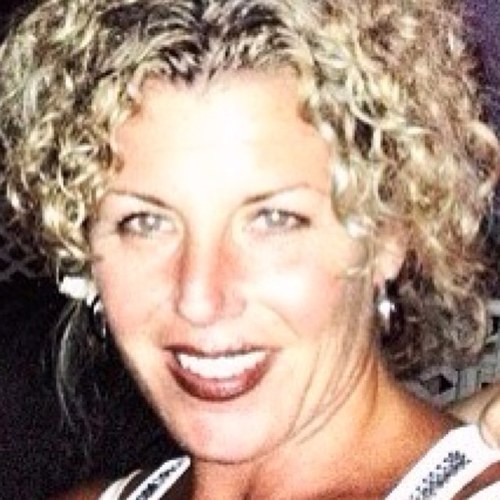 Marketing Communications Manager, lifestyle blogger, foodie, hippy mom