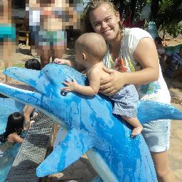 “As pessoas que te fazem chorar hoje,vão se arrepender completamente quando verem teu sorriso amanhã.”