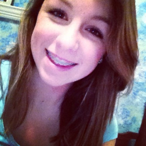 carlyygrayy's profile picture. 