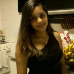 Essa pessoa tem 17 anos, Ela é alegre do jeito dela,louca...
Ella Curttii um Rock Dos bons !!!
E o resto tu descobre com o tempo!