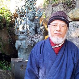 今は、全ての人が神を顕し生きる、又は、宇宙意識で生きる
在り方をお伝えしています。本質は神なる存在で在り、それに気づく為に何度も輪廻転生してきて、今、やっと、それに気付ける時代となって来たのです。宇宙及び人類の進化による結果として与えられたものです。感受して倖せな世界で生きていきましょう。「愛と感謝の祈り人白髭仙人」