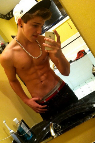 You and your friends follow, I'll follow you right back :) | I'm 18 years old and new to twitter