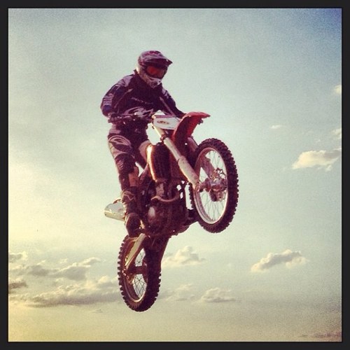 A minha arma é a MOTO,o meu lugar é a PISTA,o meu caminho é o SALTO,o meu remedio é a GASOLINA,o meu verbo é CORRER, e o meu espirito é o MOTOCROSS!!!!