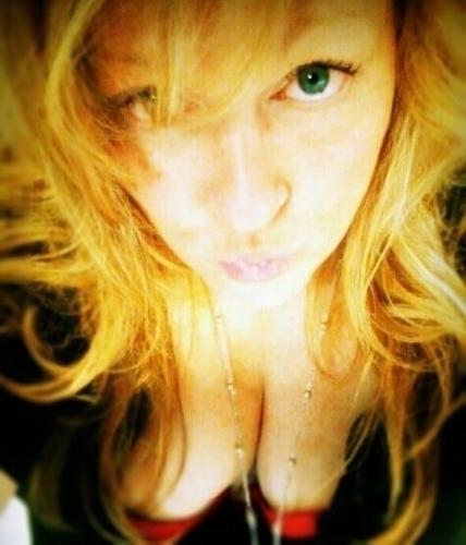 LilRedRidngWood's profile picture. What you seize is what you get.