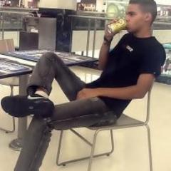 Ainda bem que sempre existem outros dias. E outros sonhos. E outros risos. E outras pessoas.