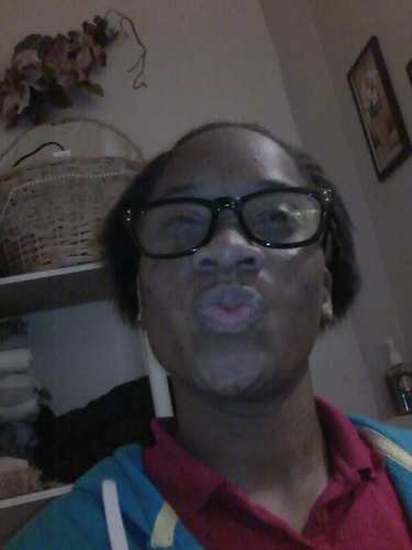 Ima Hoopa and Im thuggin thats all youu need too knoee but just follow me ill show you the way . :-) Follow my sugerplum too @Crave_MyTweets