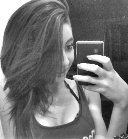 13 anos,chocolate,coca-cola,musica,amigos,idiota,carinhosa e super hiper mega CIUMENTA,fotos....
http://t.co/1LulIDYy